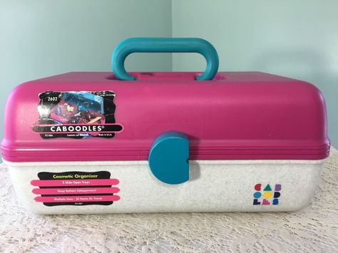 Vintage Caboodles Makeup Case 2602 Cosmetic Organizer Travel Pink Aqua Gray 90's #Caboodles Caboodles Organization Ideas, Mini Caboodle, Makeup Caboodle, 1980s Makeup, Caboodles Makeup Cases, Vintage Train Case, Makeup Train Case, Makeup Training, Retro Makeup