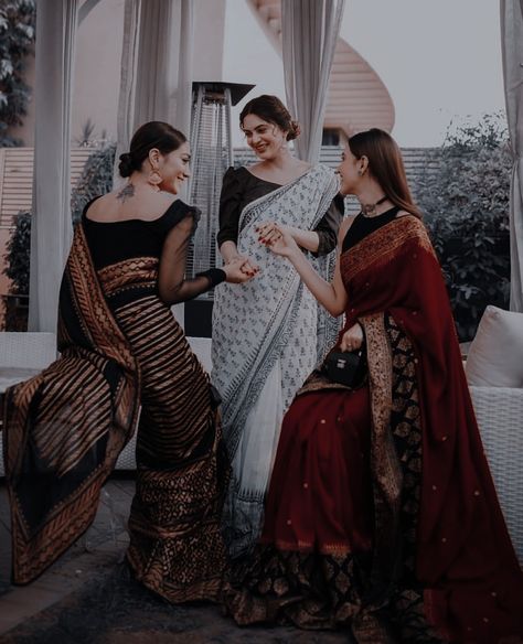 Onam Outfits, Sisters Photoshoot Poses, Desi Wedding Dresses, Sisters Photoshoot, Saree Poses, Desi Fashion Casual, Saree Designs Party Wear, Indian Photoshoot, Saree Photoshoot