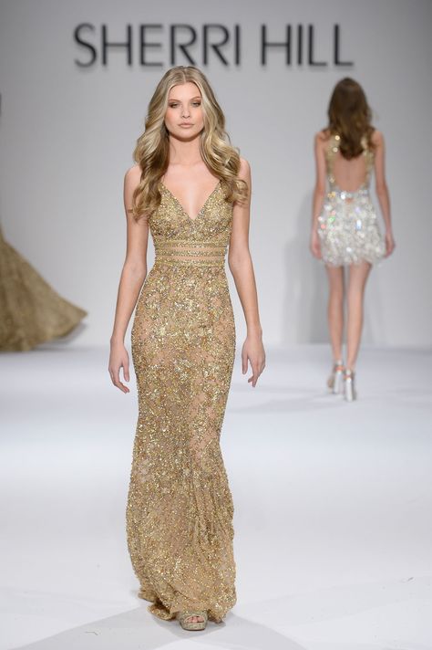 Gold Dresses Long, Prom Dress Couture, Why Her, Gold Prom Dresses, Golden Dress, Prom Dress Inspiration, Designer Prom Dresses, Prom Looks, Sherri Hill Dresses