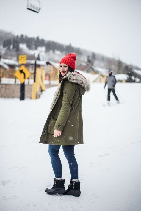 Park City Utah, winter outfit ideas, how to style a parka - My Style Vita @mystylevita Green Parka Outfit Winter, Green Parka Outfit, Parka Outfit Winter, Park City Utah Winter, Utah Winter, Parka Outfit, Street Style Jacket, Green Parka, Pizza And Beer