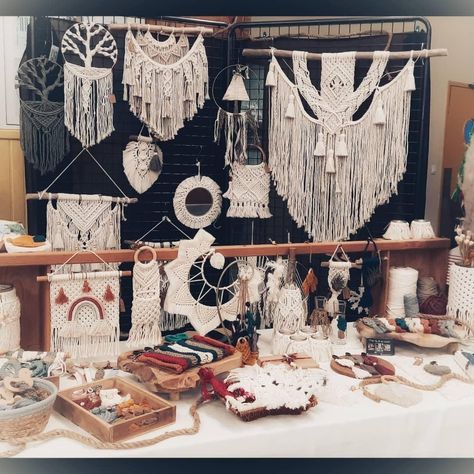 Macrame Jewelry Display, Macrame Craft Booth, Macrame Booth Display, Macrame Market Display, Boho Art Studio, Macrame Stand, Macrame Display, Booth Display Ideas Diy, Booth Display Ideas