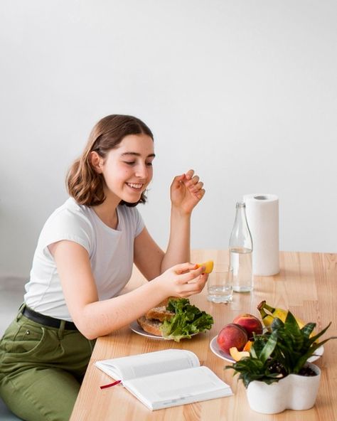 Beautiful woman eating organic food | Free Photo #Freepik #freephoto #food #packaging #vegetables #eco Packaging Vegetables, Mushroom Bisque, Vegetable Mixes, Woman Eating, Avocado Spread, Guava Fruit, Sushi Dishes, Eating Alone, Stay Consistent