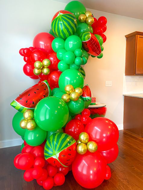 One In A Melon Balloon Garland, Watermelon Birthday Party Decorations, Watermelon Birthday Party Theme, Watermelon Party Decorations, Tutti Frutti Birthday Party, Fruit Birthday Party, Watermelon Birthday Parties, Watermelon Decor, Balloon Garland Diy