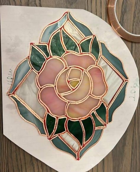 Stained Glass Designs Templates Flowers, Stained Glass Wind Chime, Stained Glass Patterns Easy, Simple Stained Glass Designs, Flower Stained Glass Pattern, Stained Glass Templates, Stained Glass Gothic, Stained Glass Roses, Stained Glass Rose