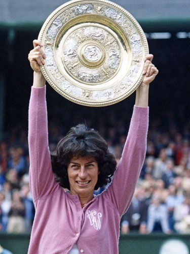 Virginia Wade won Wimbledon in 1977 Virginia Wade, Female Tennis Players, Female Heroes, Tennis Women, Town And Country Magazine, Female Sports, Female Tennis, Country Magazine, Nostalgic Memories