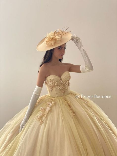 Short 15s Dress, Yellow Quinceanera Dress, Quinceñera Dresses, 15 Dresses Quinceanera, Queen Dresses, Pretty Quinceanera Dresses, Quince Dress, Girl Lifestyle, Princess Ball Gowns