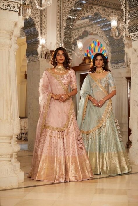 Matching Lenghas Sisters, Groom's Sister Indian Outfit, Dark Lehenga, Sister Lehenga, Party Wear Maxi Dresses, India Traditional Dress, Cotton Dress Indian, Crop Top Wedding Dress, Simple Lehenga