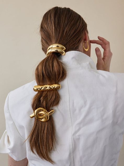 Hair In A Ponytail, Geometric Arch, Hair Loop, A Ponytail, Elastic Hair Ties, Hair Rings, Metallic Hair, Gold Hair, Scrunchie Hairstyles