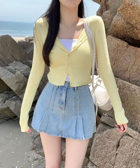 Soft Yellow Aesthetic Outfit, Yellow Top Outfit Ideas, Pastel Korean Outfits, Light Spring Outfits Korean, Korean Cute Outfits Skirts, Cute Light Pink Outfits, Yellow Kpop Outfit, Korean Yellow Outfit, Yellow Cute Outfits