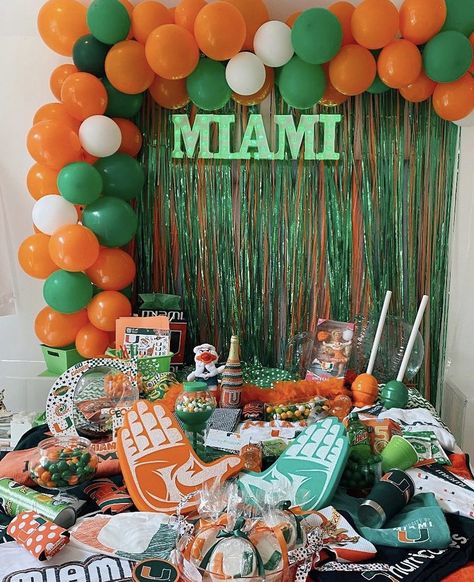 University Of Miami Graduation Party, Umiami Bed Party, Miami Bed Party, College Reveal Ideas, Acceptance Photoshoot, College Decision Bed, College Reveal Party, College Decision Reveal, Famu Homecoming