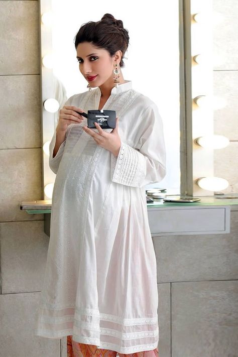 Wedding Dresses For Pregnant, Indian Maternity Wear, Pakistani Frocks, Dress For Pregnant Women, Breastfeeding Fashion, Preggo Fashion, Dresses For Pregnant Women, Pakistani Party Wear, Clothes For Pregnant Women