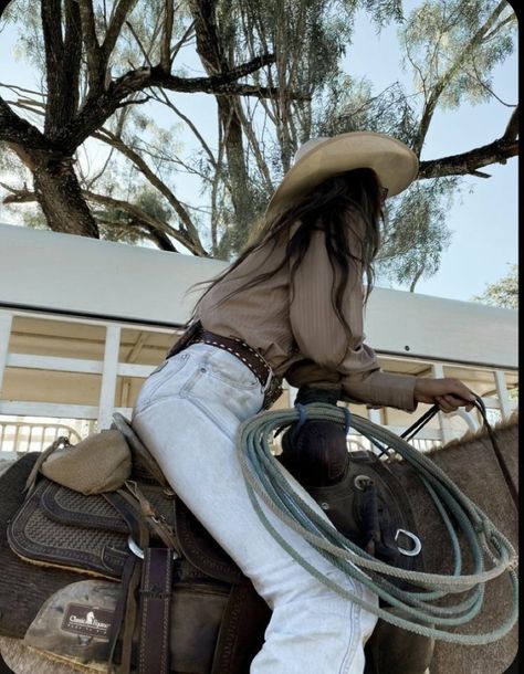 Mode Coachella, Traje Cowgirl, Foto Cowgirl, Elsie Silver, Cowboy Aesthetic, Looks Country, Western Life, Cowgirl Aesthetic, Western Aesthetic