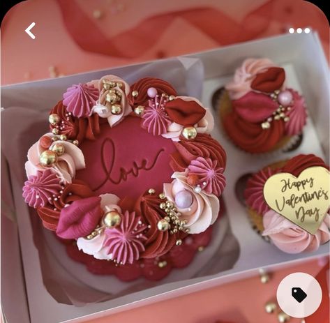 Cupcake Box Ideas, Valentines Bento, Vintage Cake Aesthetic, 4 Birthday Cake, Mini Valentine Cakes, Valentines Bakery, Two Cupcakes, Cupcakes Bonitos, Valentines Cakes And Cupcakes