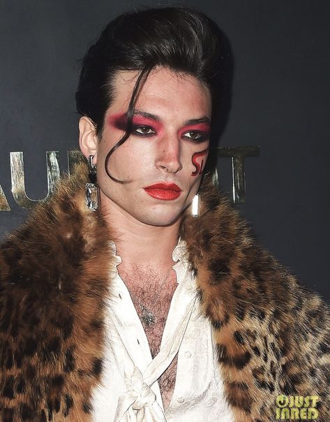 Glam Rock Makeup, Saint Laurent Fashion Show, Rock Makeup, Saint Laurent Fashion, French Luxury Brands, Ezra Miller, Male Makeup, Queer Fashion, Ysl Beauty