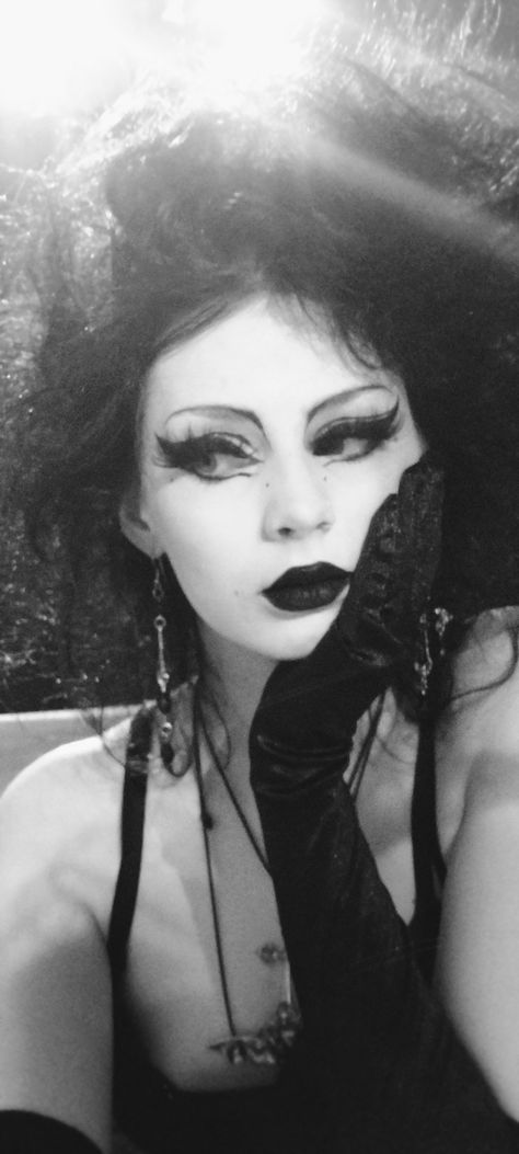 Trad Goth Prom, Classic Goth Makeup, Goth Makeup With Glasses, Trad Goth Eye Makeup, Goth Prom Makeup, Trad Goth Hair, Trad Goth Makeup 80s, 80s Goth Makeup, Mopey Goth