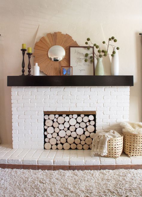 How To: Make a Faux Stacked Log Fireplace Facade.  Great idea for fireplaces that don't work or have been sealed off. Diy Fireplace Screen, Chimney Decor, Unused Fireplace, Fireplace Facade, Fireplace Cover, Old Fireplace, Farmhouse Fireplace, Real Estat, Fireplace Screen