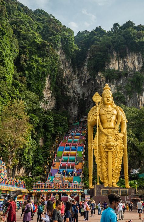 Kuala Lumpur Batu Caves, Malaysia Kuala Lumpur Aesthetic, Kuala Lumpur Malaysia Aesthetic, Malaysia Landscape, Malaysia Culture, Malaysia Aesthetic, Batu Caves Malaysia, Batu Cave, Malaysia Resorts