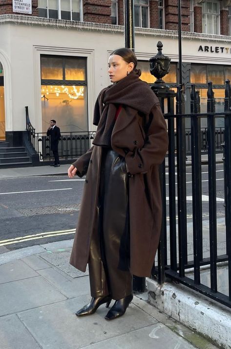 Long Leather Coat Outfit Street Styles, Brown Coat Street Style, Chocolate Trench Coat Outfit, Long Brown Trench Coat Outfit, Chocolate Coat Outfit, Brown Long Coat Outfit, Brown Trench Coat Outfit, Brown Trousers Outfit, Japan Travel Outfit