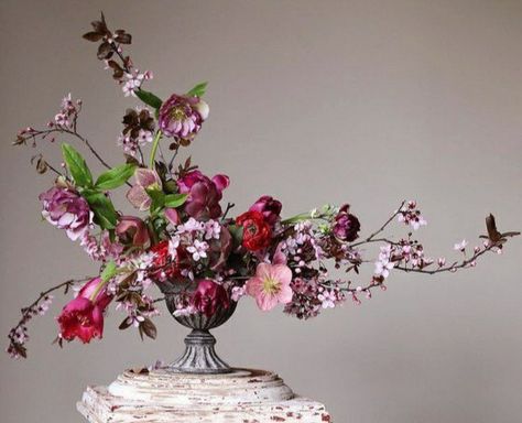 Dramatic Floral Arrangements, Vintage Floral Arrangements, Fall Landscape Ideas, Compote Arrangement, Maximalist Flowers, Oasis Foam, Floral Designs Arrangements, Fall Landscape, Fall Garden