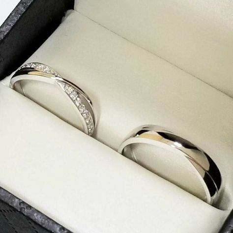 Ring Set Couple, His And Hers Wedding Bands, Wedding Rings Sets His And Hers, Couple Ring Design, Set Couple, Engagement Rings Couple, Infinity Ring Wedding, Matching Wedding Rings, Couple Wedding Rings