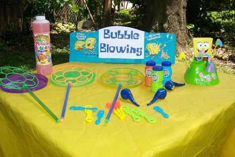 Spongebob Bubble Stand, Cartoon Party Theme, Spongebob Party Decorations, Luau Birthday Party Ideas, Spongebob Squarepants Party, Spongebob Face, Spongebob Birthday Party Decorations, Cartoon Party, Bubble Blowing