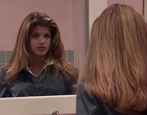 90s Hairstyles Topanga, 90s Blowout Hair Topanga, Topanga Hair Long, Topanga Short Hair, Topanga Hairstyles, Topanga Lawrence Hair Long, Topanga Lawrence Hair Layers, Danielle Fishel 90s Hair, Topanga Aesthetic