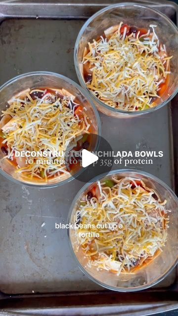 Ashley Starcher | Macro Coach on Instagram: "SAVE for your next 10 minute meal prep ‼️   DECONSTRUCTED ENCHILADA BOWLS (per bowl): 4oz raw chicken 120g of Red Enchilada sauce 50g of chopped bell peppers (I used green and red) 35g of black beans 1 tortilla wrap (I used Ole Xtreme) 25g shredded cheese (I used colby jack)  ‌  Preheat oven to 350 degrees. Spray each Pyrex bowl with cooking spray. Add your ingredients. Cut a tortilla into small bite size pieces. Stir. Top with cheese. Bake for 40-45 minutes or until cooked.  Macros per bowl 359 calories 33 C | 15 F | 35 P" Enchilada Meal Prep Bowls, Enchilada Bowls, 10 Minute Meal, Lite Meals, Pork Enchiladas, Macro Meal Plan, Tortilla Bowls, 10 Minute Meals, Tortilla Wrap