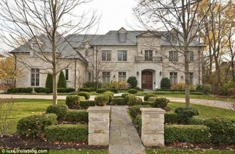 Stunning: Kristin Cavallari and her husband are spending $10,000 a month on this Chicago mansion Kristin Cavallari Jay Cutler, Huge Mansions, Chicago Luxury, Jay Cutler, Chicago Suburbs, Kristin Cavallari, The Windy City, Celebrity Houses, Chicago Bears