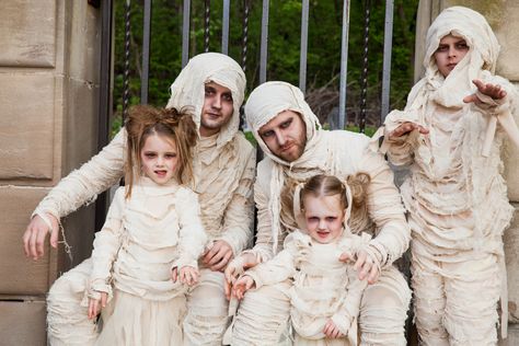 Fun group/family Halloween costumes- Looks like these kids are daddy's kids, not mummy's!! We've got Mummy Halloween costumes for both kids and adults! Mummy Family Costumes, Customes Halloween, Group Costumes Ideas, Mummy Costumes, Mummy Makeup, Monster Mash Party, Mummy Halloween Costume, Family Halloween Costume Ideas, Iconic Halloween Costumes