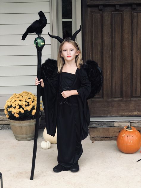 #Maleficent #costumes #diy Melifesent Costume Diy, Maleficent Diy Costume, Maleficent Costume Diy, Maleficent Costume Kids, Maleficent Costumes, Maleficent Halloween Costume, Maleficent Halloween, Maleficent Costume, Costumes Diy