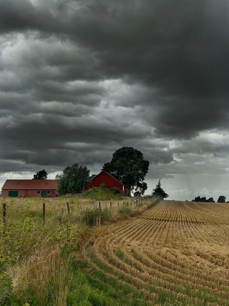 Gothic Landscape, Rural Photography, Farmer Girl, Nostalgic Pictures, I Love Rain, Desktop Wallpaper Art, Farm Art, Stormy Weather, Rural Landscape