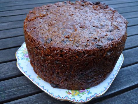 Homemade Marzipan Recipe, Boiled Fruit Cake, Fruit Cake Recipe Christmas, Marzipan Recipe, Easy Christmas Cake Recipe, Traditional Christmas Cake, Christmas Cake Recipe, Cake Recipe Easy, Christmas Cakes Easy