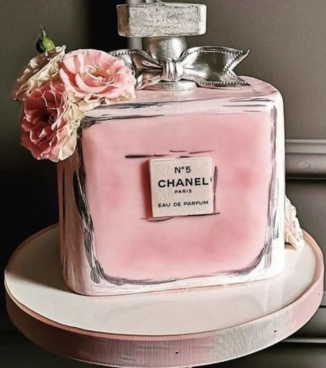 Vogue Cake Ideas, Perfume Cake Ideas, Perfume Cake, 50th Birthday Cake Images, Chanel Birthday Cake, Chanel Cake, Chocolate Cake Designs, Unique Birthday Cakes, Birthday Cake With Flowers