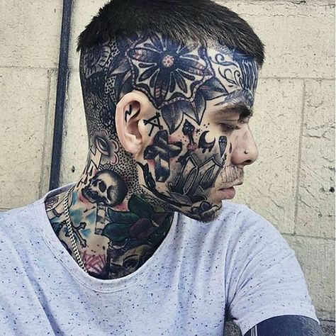 Old School Guys Face Tattoo Design Ideas Cool Face Tattoos, Guy With Tattoos, Mens Face Tattoos, Traditional Tattoo Girls, Details Tattoo, Best Neck Tattoos, Tattoo Old School, Omerta Tattoo, Tattoos For Women Half Sleeve