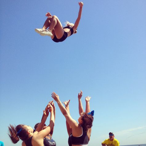 Amazing back tuck basket toss cheerleading stunt beach stunt fest incredible cheer Basket Toss Cheerleading, Cheer Fails, Basket Toss, Doctor Insta, Cheerleading Stunt, Cheers Photo, Back Tuck, Cheer Stunts, Cheer Team