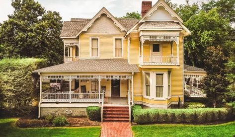 c.1893 Victorian Home For Sale in Corinth, MS $249,900 - OLD HOUSE CALLING #yellowhouses #victorianhomes #oldhouses Historic Homes For Sale, Old Victorian Homes, Grand Entryway, Old Houses For Sale, Yellow House, Yellow Houses, Victorian Home, Victorian Houses, Home Porch