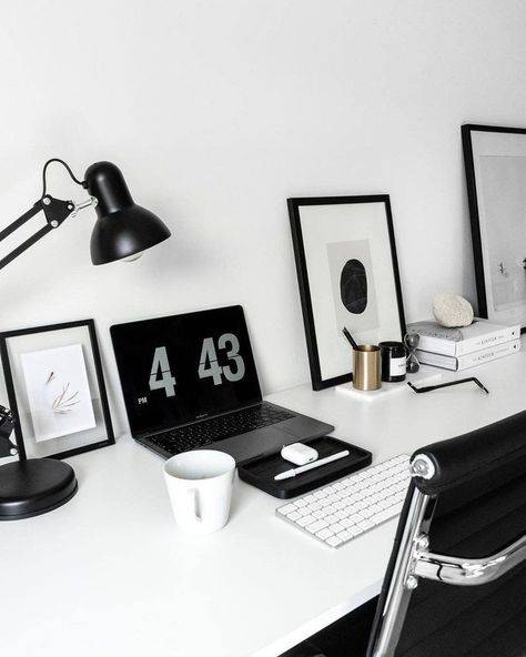 Room Aesthetic Dark, White Desk Setup, Black And White Home Office, Photo Studio Design, Black And White Office, Seattle Homes, Gaming Room Setup, Minimalist Room, Bathroom Design Luxury