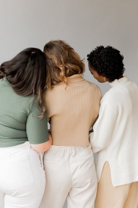 Cultivating Sisterhood When You Don't Have A Sister // The Good Trade // #relationships #friendships #sisterhood Lifestyle Photoshoot Women, Two Women Photoshoot, Community Photoshoot, Womens Community, Sisterhood Photoshoot, Cultivating Community, Woman Friendship, Women Branding, Women Community