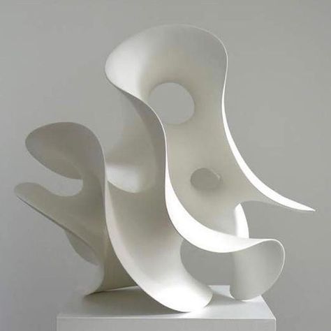 White Sculpture, Organic Sculpture, Shapes Design, Plaster Sculpture, Sculptures Céramiques, Design Rules, Contemporary Ceramics, Sculpture Installation, Modern Sculpture