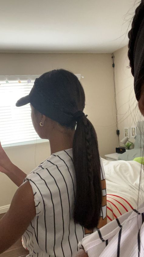 Softball Gameday Hairstyles, Easy Softball Hairstyles No Braids, Softball Hairstyles With Visor, Braids Hairstyles Straight Hair, Softball Braided Hairstyles, Hair Styles Volleyball, Medium Length Hairstyles For Softball, Basketball Hairstyles Easy No Braids, Sporty Medium Length Hairstyles