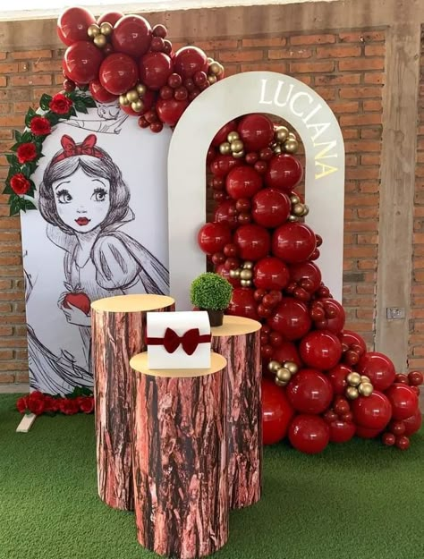 Snowwhite Birthday Party, Snow White Birthday Party Decorations, Snow White Party Decorations, Snow White Birthday Party, Snow White Birthday, Baby Birthday Themes, Simple Birthday Decorations, Snow White Party, Bday Party Theme