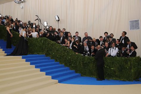 Grammy Red Carpet Background, Met Gala Red Carpet Background, Red Carpet Aesthetic, Red Carpet Background, Grammy Red Carpet, Famous Lifestyle, Hollywood Heroines, First Monday, Met Ball