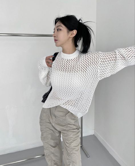 Michael Cimino, Crochet T Shirts, Korean Casual Outfits, Sweater Outfit, Clothes Aesthetic, Korean Casual, Hijab Fashion Inspiration, Crochet Clothes Patterns, Cute Fit