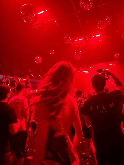 Dancefloor Aesthetic, Ig Feed Ideas, Lights Aesthetic, Nightclub Aesthetic, Club Red, Clubbing Aesthetic, Concert Aesthetic, Dancing Aesthetic, Vision Board Manifestation