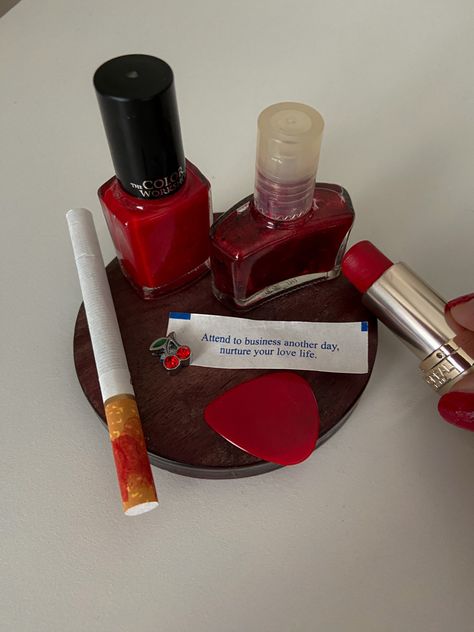 Ciggerate Lipstick, Lipstick On Ciggarates, Lipstick Ciggerate, Ciggarates Aesthetic, Lipstick Stain, Lipstick Red, Year 3, Red Aesthetic, I Am Awesome