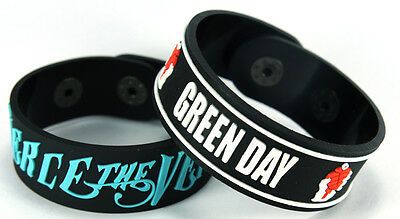 PIERCE THE VEIL GREEN DAY NEW! 2pcs(2x) Rubber Bracelet Wristband ww78 | eBay Scene Bracelets, Band Outfits, Scene Outfits, Rubber Bracelets, Scene Fashion, Scene Kids, Scene Emo, Emo Bands, Pierce The Veil