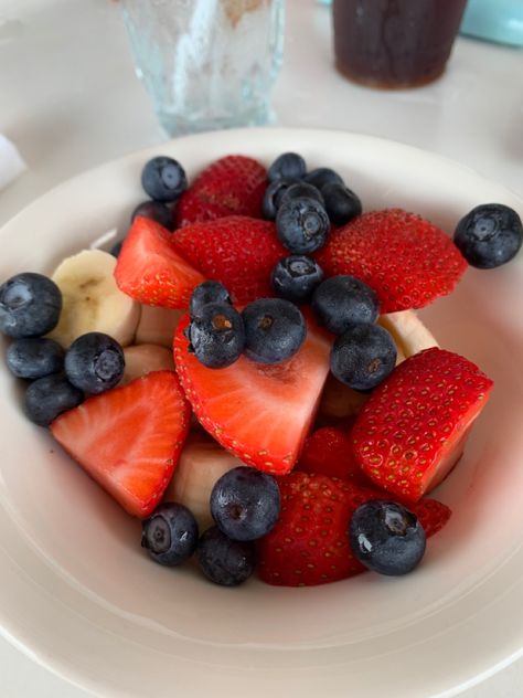 Can never go wrong with having some fresh fruit at breakfast! ——— #freshfruit #fruit #fruitsnacks #fruitsaladrecipes #fruittray #strawberry #strawberries #blueberry #blueberries #banana #bananabreadrecipe #feastytravels Strawberry Snacks, Strawberries And Blueberries, Clean Eating Lifestyle, Breakfast Recipes Sweet, Banana Fruit, Strawberry Blueberry, Berry Fruit, Fruit Salad Recipes, Banana Blueberry