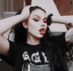 Maggie Lindemann Gif, Face Claims Female, Debbie Downer, Pretty Icons, Creepy Gif, Maggie Lindemann, Anime Board, Girls Heels, Face Card