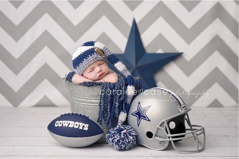 Football baby, but needs to be the Vikings! Could also be done for baseball - twins! Dallas Cowboys Baby Shower, Baby Football Outfit, Newborn Football, Football Baby Shower, Dallas Cowboys Baby, Cowboy Baby Shower, Football Baby, Baby Boy Photos, Baby Cowboy