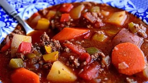 Pioneer Woman Vegetable Beef Soup Pioneer Woman Vegetable Soup, Pioneer Woman Vegetable Beef Soup, Pioneer Woman Hamburger Soup, Tender Beef Stew, Easy Vegetable Beef Soup, Beef Soup Recipes, Hamburger Soup, Vegetable Beef Soup, Filling Dinner